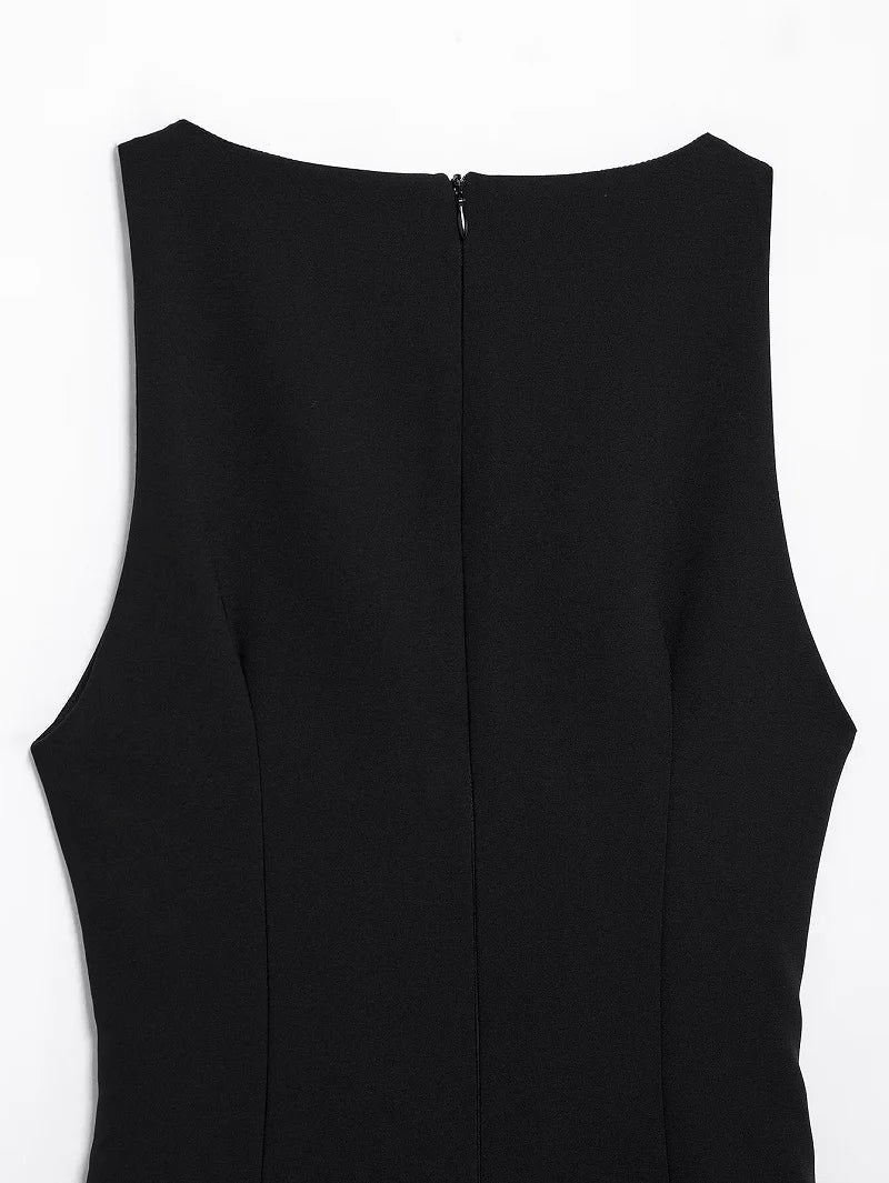 Kurzes Kleid mit schwarzen Federn