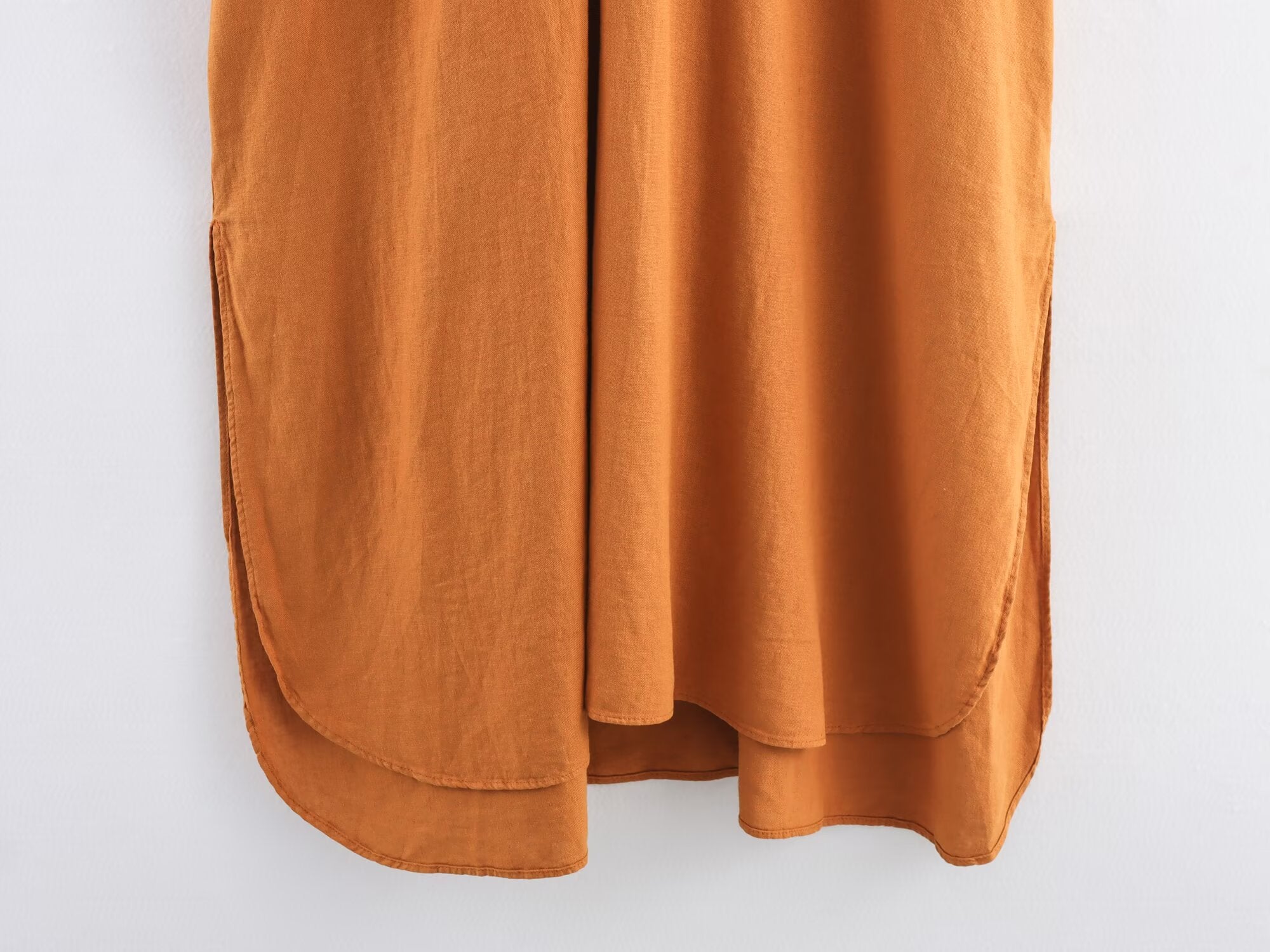 Lässiges Midi-Kleid mit V-Ausschnitt und halben Ärmeln