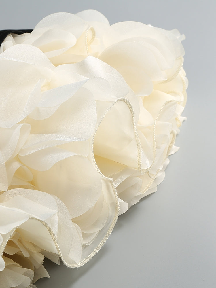 Schwarzes Mini-Kleid mit Rüschen-Details