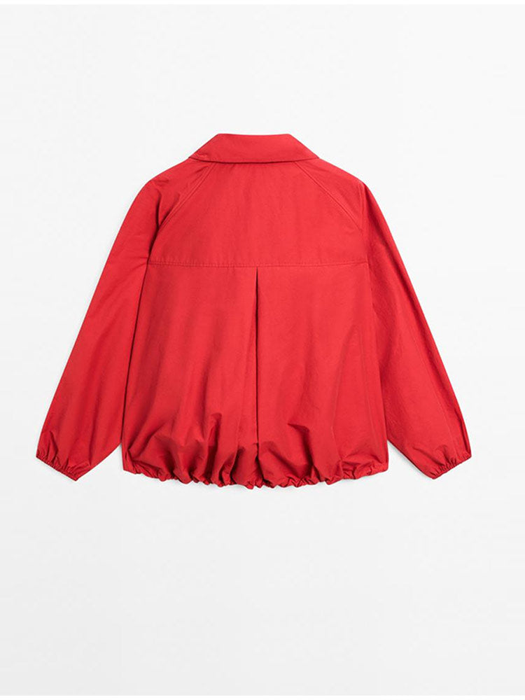 Rote Jacke mit Stehkragen und Reißverschluss