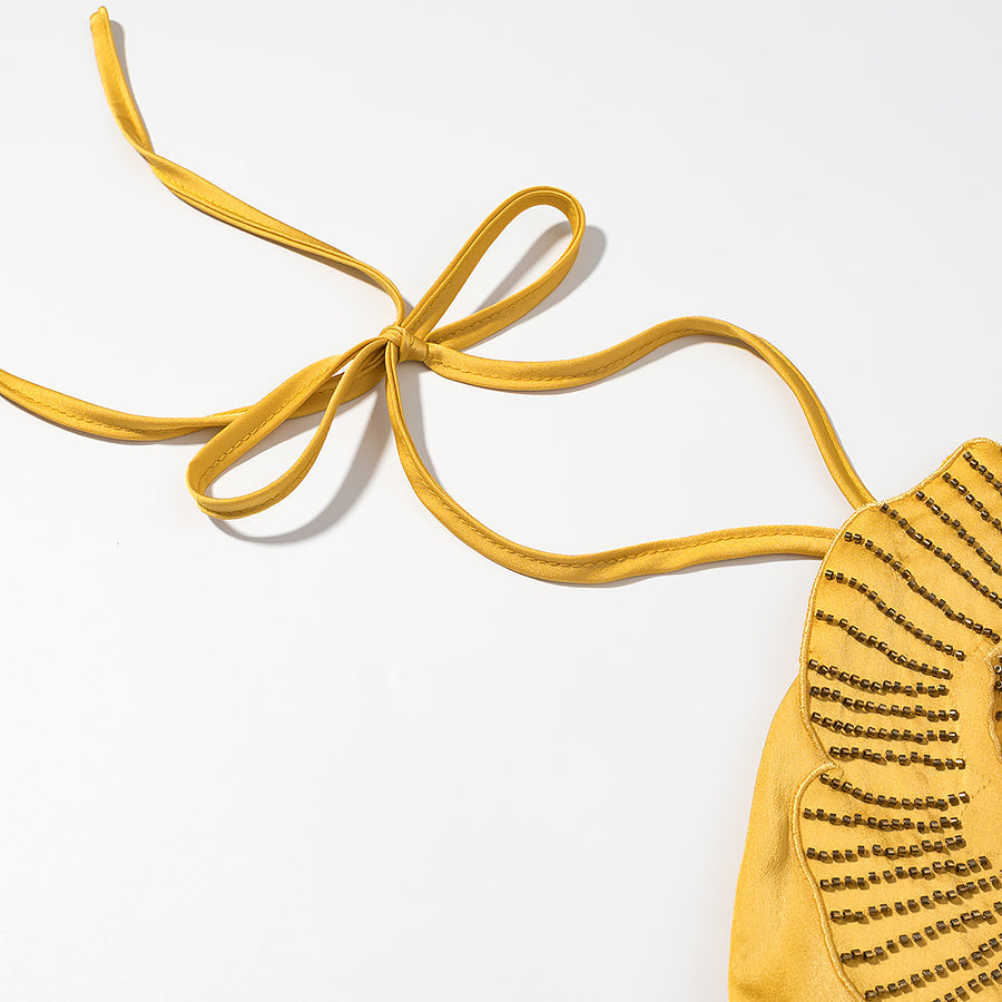 Neckholder-Kleid mit Blumen-Verzierung