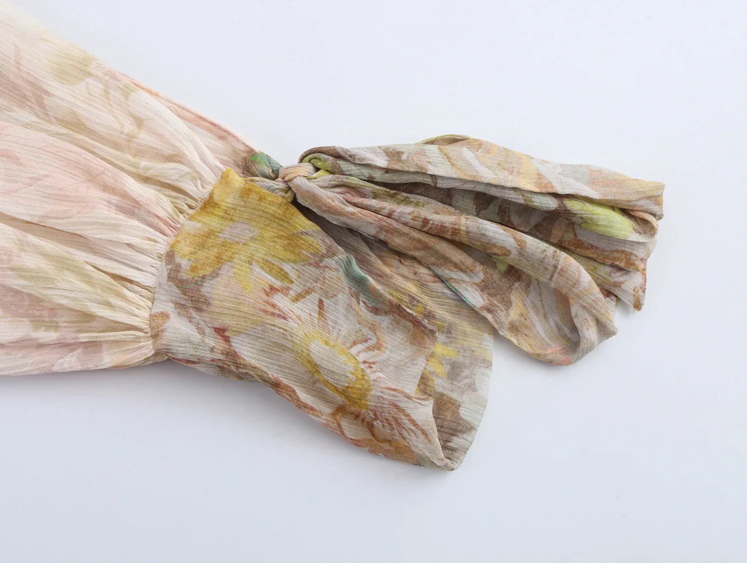 Blumendruck-Shirt mit V-Ausschnitt und asymmetrischem Saum