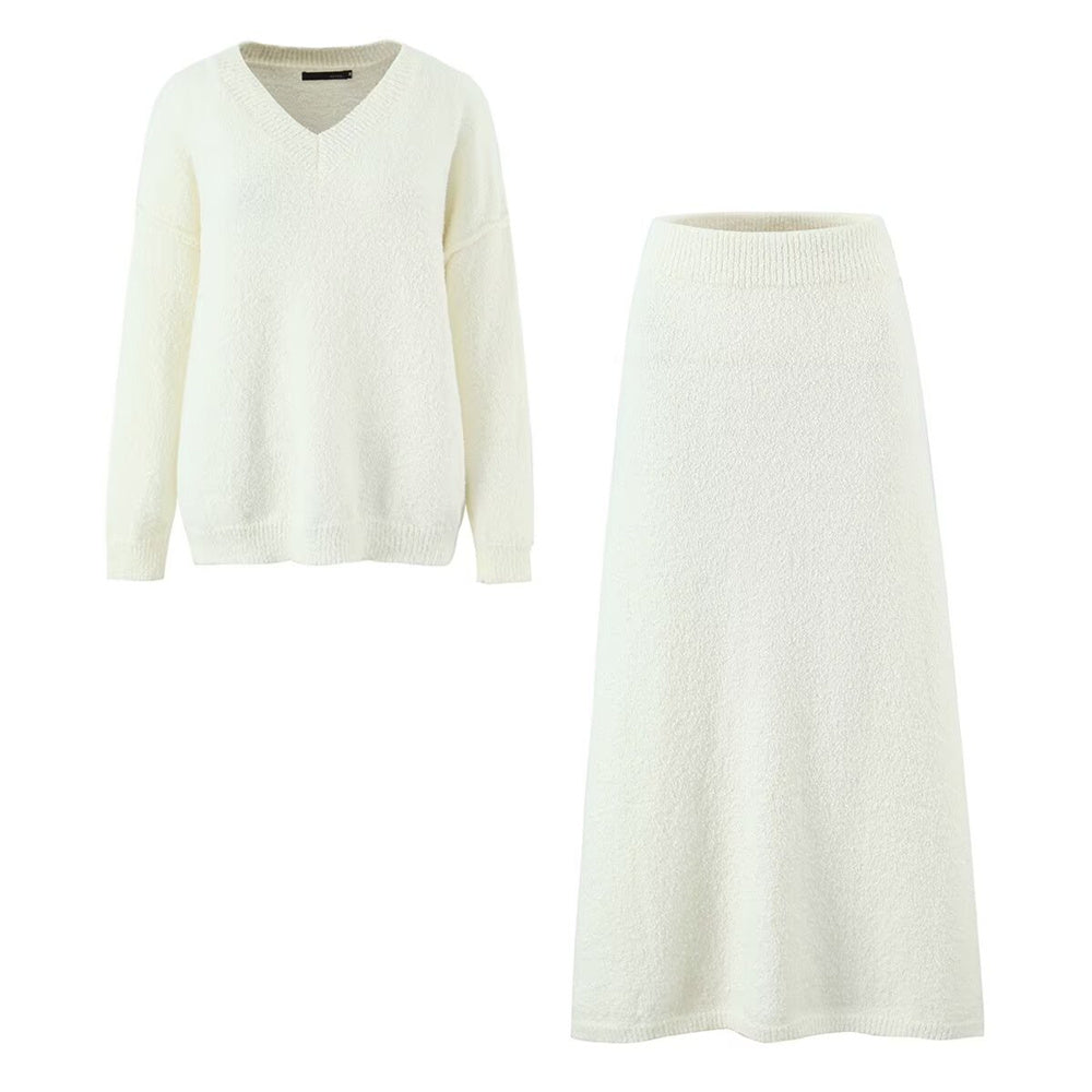 Zweiteiliges Set mit Strickpullover und Rock