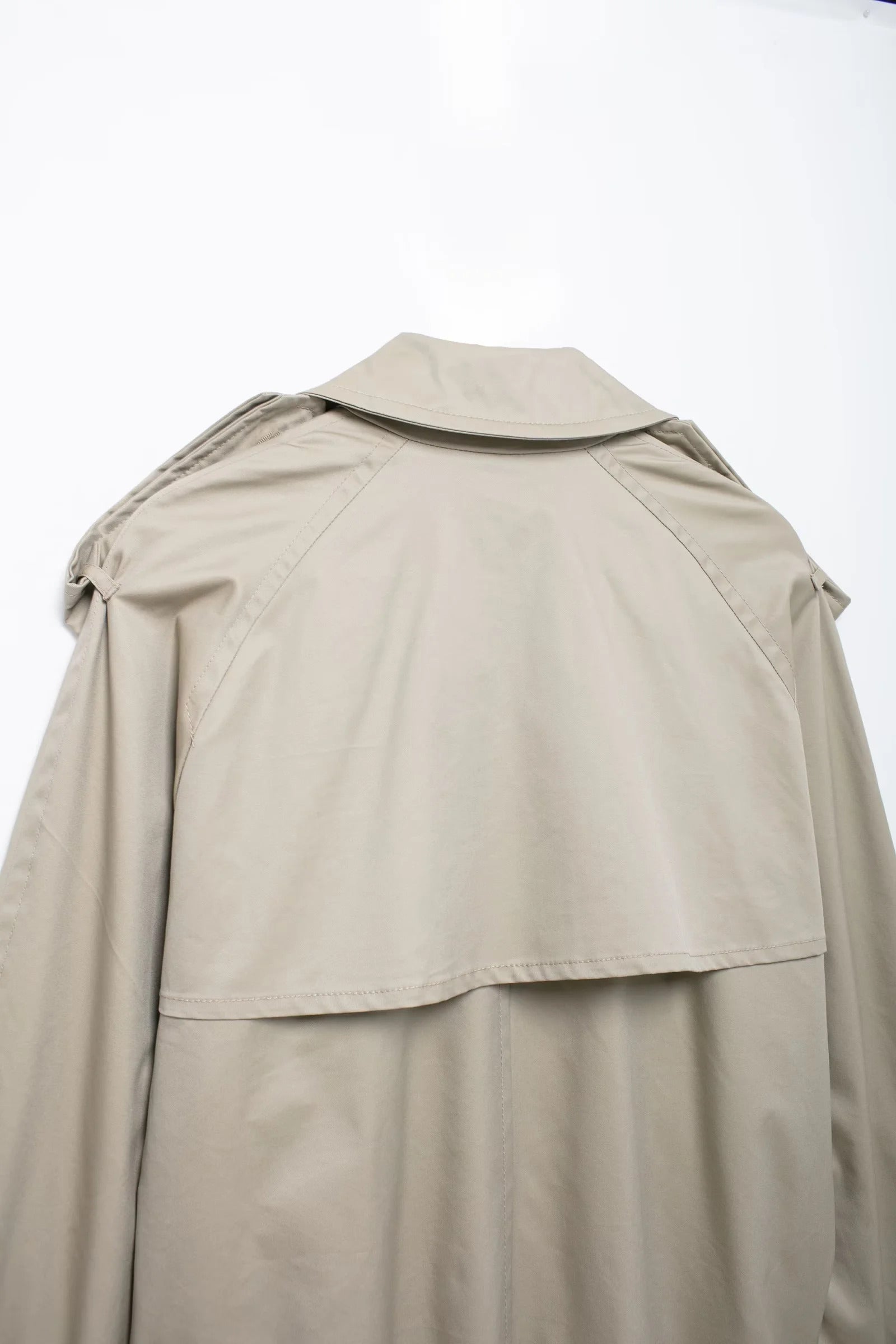 Gekürzte, zweireihige Jacke mit langen Ärmeln