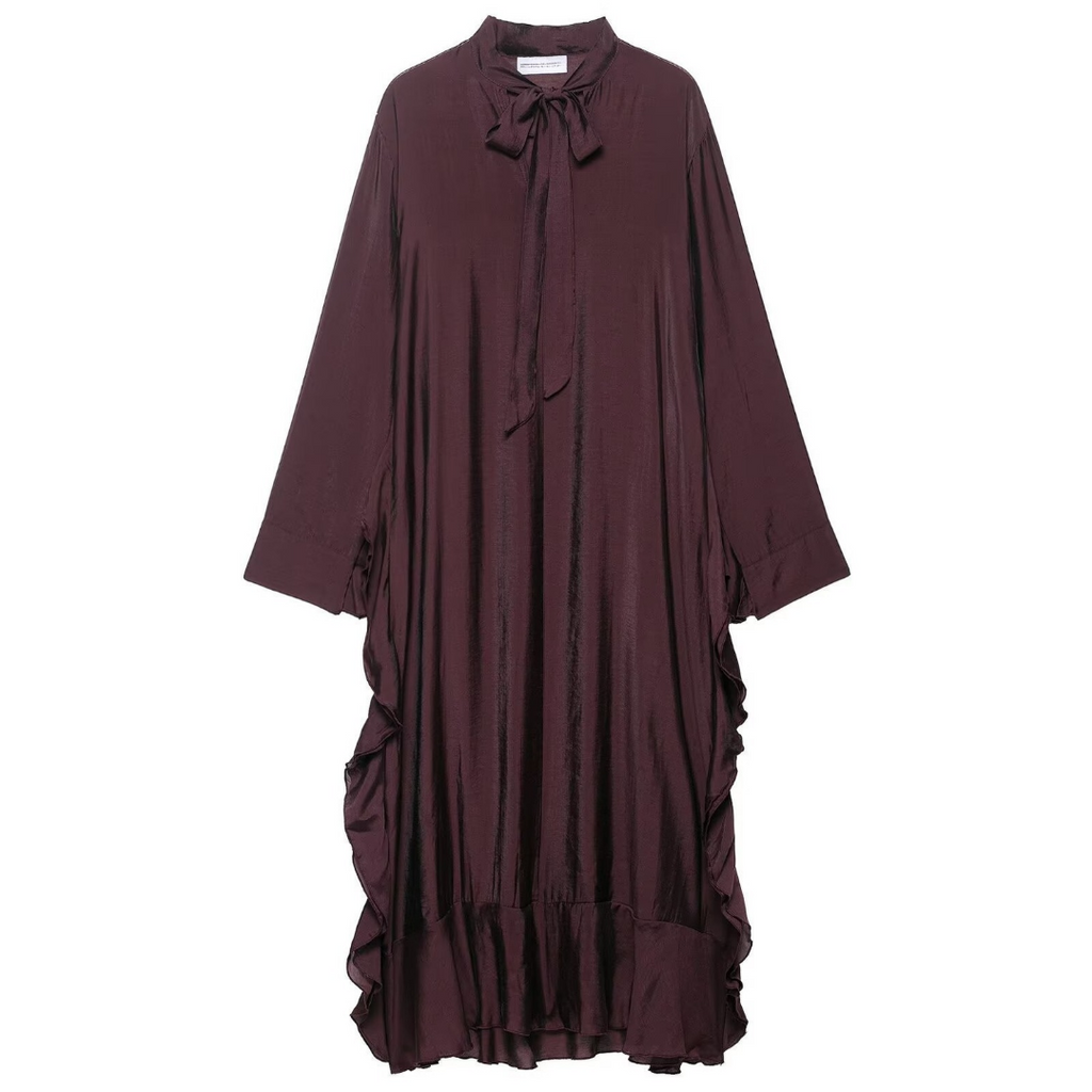 Elegantes, langes Kleid mit Fledermausärmeln, Rüschen