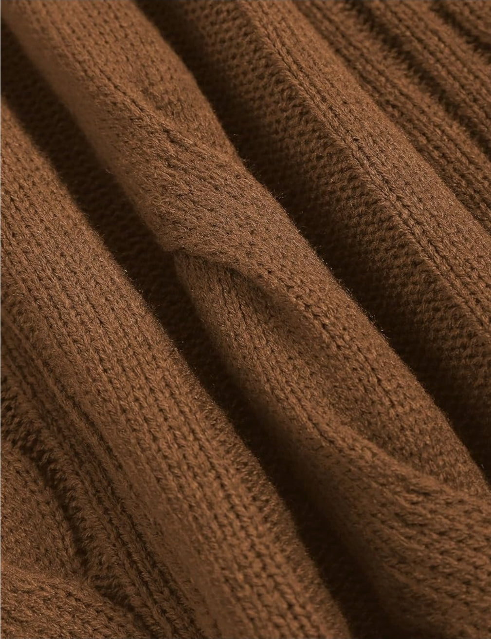 Lockerer, gestrickter Pullover mit Rundhalsausschnitt und langen Ärmeln